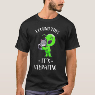 Grappige Alien Die Ontdekt Dat Kat Spint Onbekende T-shirt