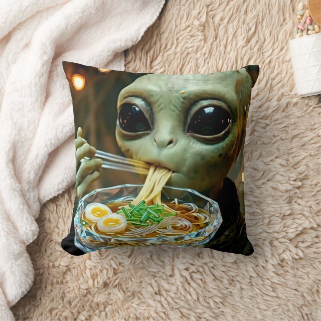 Grappige Alien die Ramen Noedels eet Kussen (Deken)