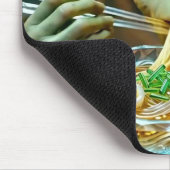 Grappige Alien die Ramen Noedels eet Muismat (Hoek)