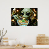 Grappige Alien die Ramen Noedels eet Poster (Keuken)