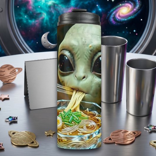 Grappige Alien die Ramen Noedels eet Thermosbeker