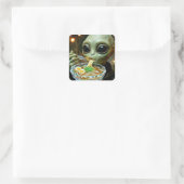 Grappige Alien die Ramen Noedels eet Vierkante Sticker (Tas)