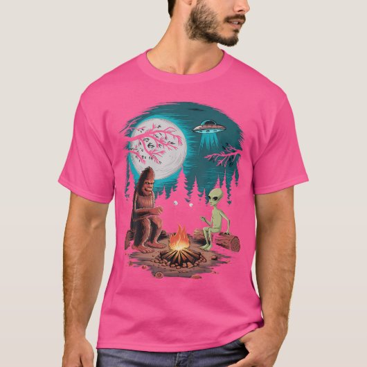 Grappige Alien en Bigfoot Wandelen Maan Sasquatch T-shirt (Voorkant)