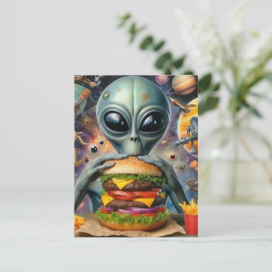 Grappige Alien Eten Cheeseburger Briefkaart (Staand voorkant)