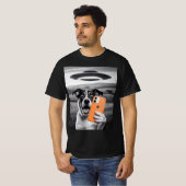 Grappige Alien UFO Hond Selfie - Cool Kat & Space T-shirt (Voorkant volledig)
