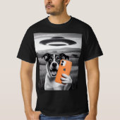 Grappige Alien UFO Hond Selfie - Cool Kat & Space T-shirt (Voorkant)