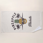 Grappige Ananas met een zonnebril Gepersonaliseerd Strandlaken (Voorkant)