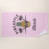 Grappige Ananas met een zonnebril Gepersonaliseerd Strandlaken (Voorkant)