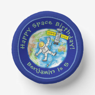 Grappige astronaut met satelliet boven aarde carto papieren kommen