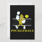 Grappige augurk die pickleball speelt save the date (Achterkant)
