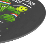 Grappige Augurk die Pickleball Speelt Snijplank (Hoek)