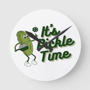 Grappige Augurk Speelt Pickleball Ronde Klok