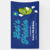 Grappige augurk spelen pickleball verjaardagsfeest spandoek (Verticaal)