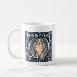 Grappige Australische hond bestuurt het huis koffi Koffiemok