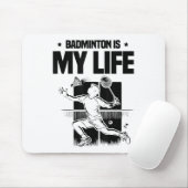 Grappige badmintonspeler houdt van shuttle-ontwerp muismat (Met muis)
