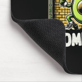 Grappige badmintonspeler houdt van shuttle-ontwerp muismat (Hoek)