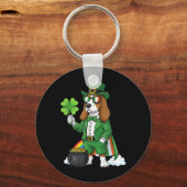 Grappige Basset Hound Leprechaun St. Patrick's Dag Sleutelhanger (Voorkant)