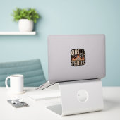 Grappige BBQ Pitmaster Grill En Sensatie Sticker (Laptop op bureau)