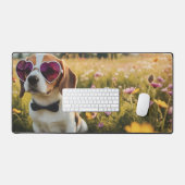 Grappige Beagle dragen zonnebril in een weide Bureaumat (Keyboard & Muis)