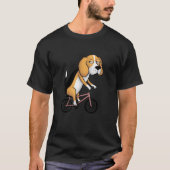 Grappige beagle hond op de fiets eigenzinnig grapp t-shirt (Voorkant)