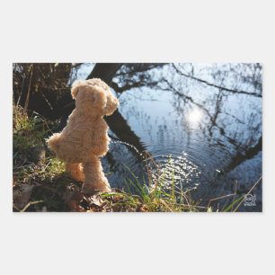 Grappige beer die ondeugend plast. rechthoekige sticker