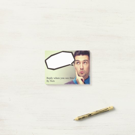 Grappige berichten van de baas. post-it notes (Op bureau)