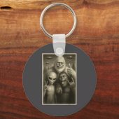 Grappige Bigfoot, Alien, & Yeti Sasquatch Rock On Sleutelhanger (Voorkant)