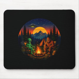 Grappige bigfoot buitenaardse camping retro ufo ka muismat