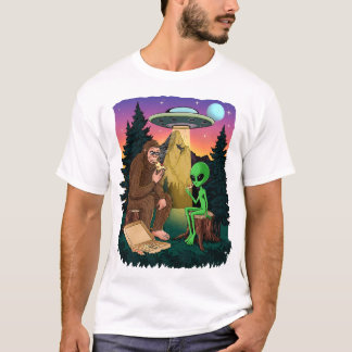 Grappige Bigfoot Eten Pizza Met Buitenaardse UFO's T-shirt
