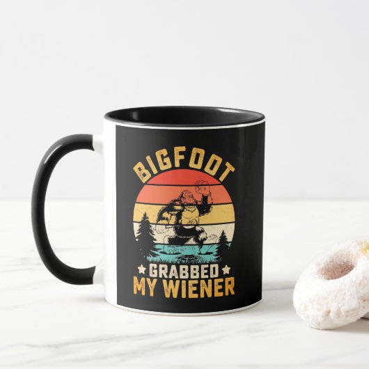 Grappige Bigfoot Greep Mijn Weiner Koffie Mok (Met donut)