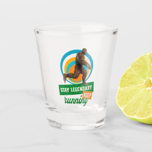 Grappige Bigfoot Hardloop Motivatie Shot Glas (Voorkant)