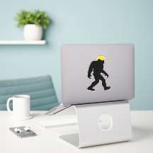 Grappige Bigfoot in Trump Yellow Hair 2024 Verkiez