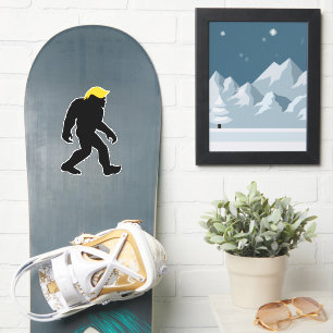 Grappige Bigfoot in Trump Yellow Hair 2024 Verkiez Sticker
