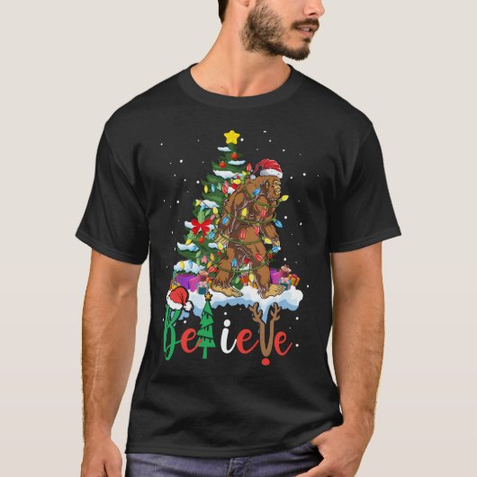 Grappige Bigfoot Kerstboom Lichten Kerstmis Sasqua T-shirt (Voorkant)