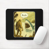 Grappige Bigfoot Met Haai Bruh Meme  Muismat (Met muis)