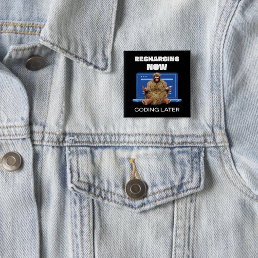 Grappige Bigfoot-programmeur die later codeert na Vierkante Button 5,1 Cm (In situ)