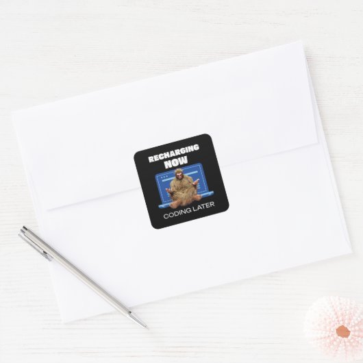 Grappige Bigfoot-programmeur die later codeert na Vierkante Sticker (Envelop)