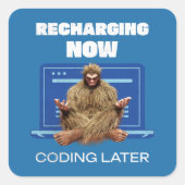 Grappige Bigfoot-programmeur die later codeert na  Vierkante Sticker (Voorkant)