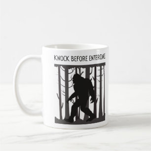 Grappige Bigfoot silhouet kloppen voor het invoere Koffiemok
