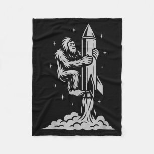 Grappige Bigfoot vliegt de ruimte in met sterren e Fleece Deken
