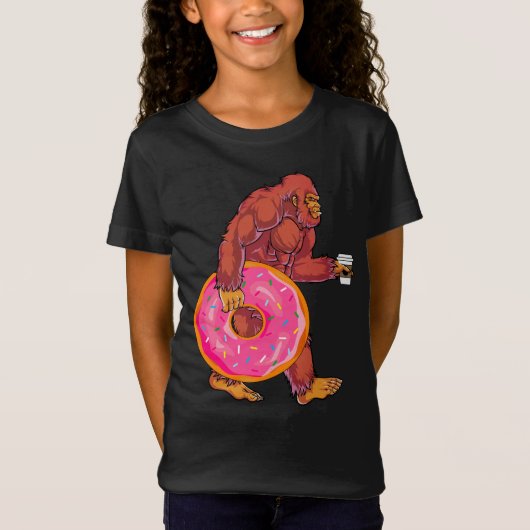 Grappige Bigfoot Walking met Grote Donut en Koffie T-shirt (Voorkant)