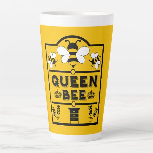Grappige bijenhoning koningin bij latte mok (Voorkant)