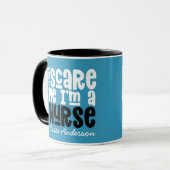 Grappige blauwe meisjesverpleegkundige typografie  mok (Voorkant links)