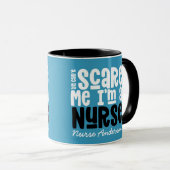 Grappige blauwe meisjesverpleegkundige typografie  mok (Voorkant rechts)