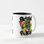 Grappige Blazing Pickles Pickleball Tweekleurige Koffiemok (Voorkant rechts)