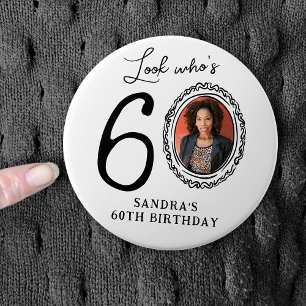 Grappige blik wie is 60! Foto 60ste verjaardag Ronde Button 7,6 Cm