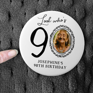 Grappige blik wie is 90! Foto 90ste verjaardag Ronde Button 7,6 Cm