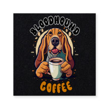 Grappige bloedhond die koffie drink