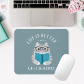 Grappige boekliefhebber die kat leest muismat