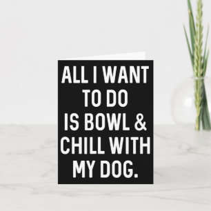 Grappige bowler kom en chill met hond Mannen vrouw Kaart